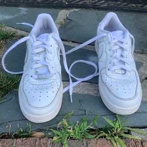 White Nike Air Force 1s Low Tops Womens Size 8